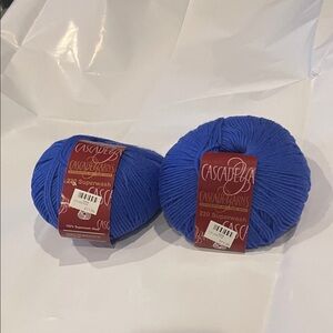 Cascade Yarns 220 Superwash Wool yarn in Blue (color 814) 2 skeins